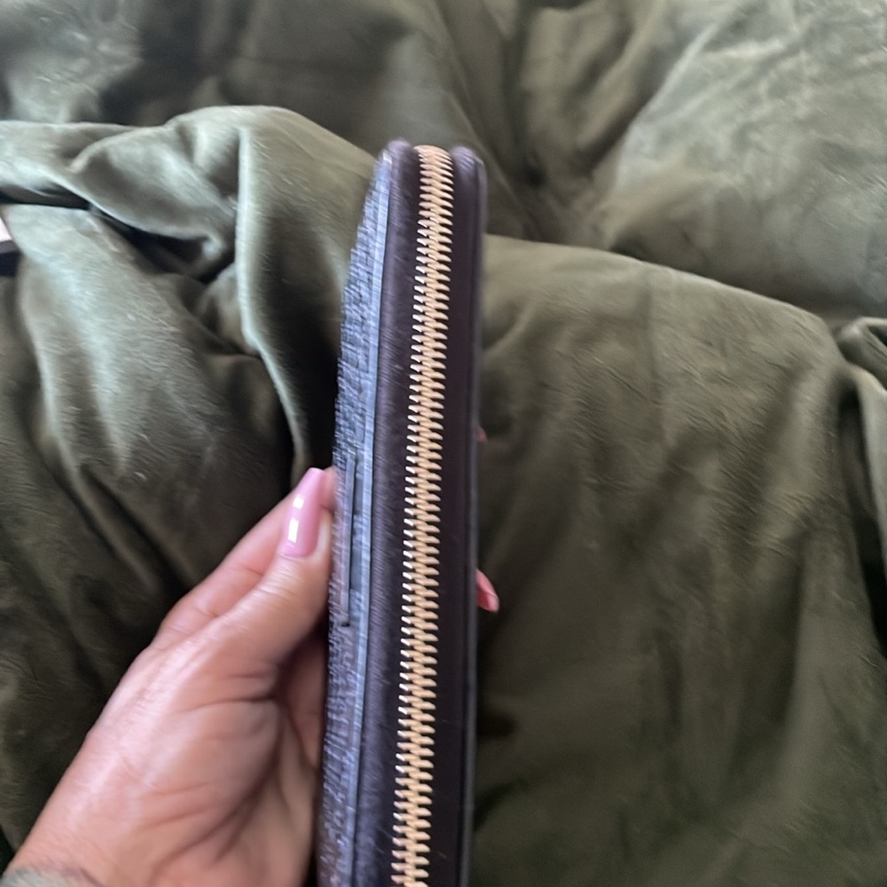 Gucci GG Leather Zip Around Wallet Black EUC🖤💛449391493075 - Picture 2 of 7